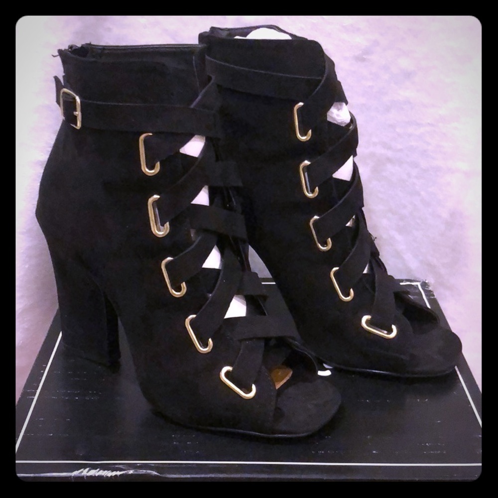 Qupid Black suede bootie
